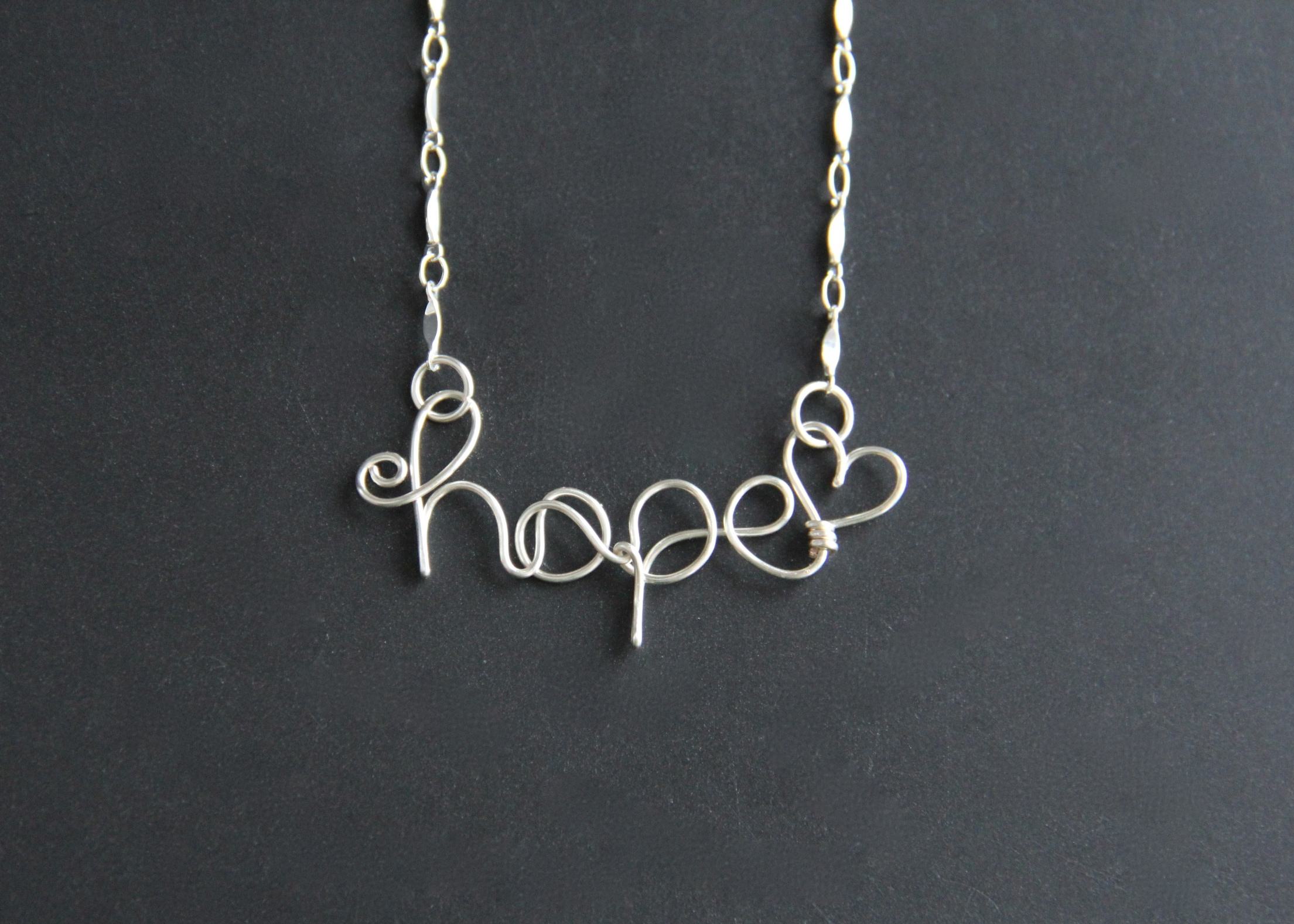 Hope Necklace Wire Word on Luulla
